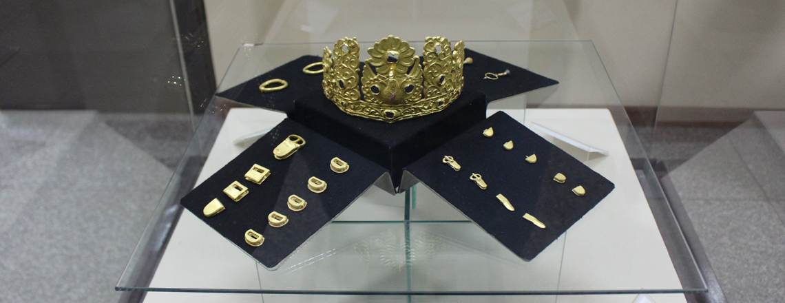 Алтан титэм